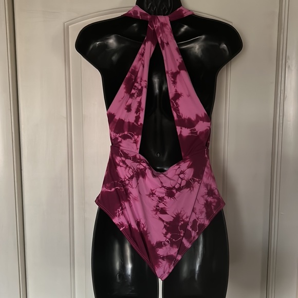 Wowza!!! Lulu's "Get it Right" tie-dye halter one piece swimsuit NWOT - Picture 4 of 7